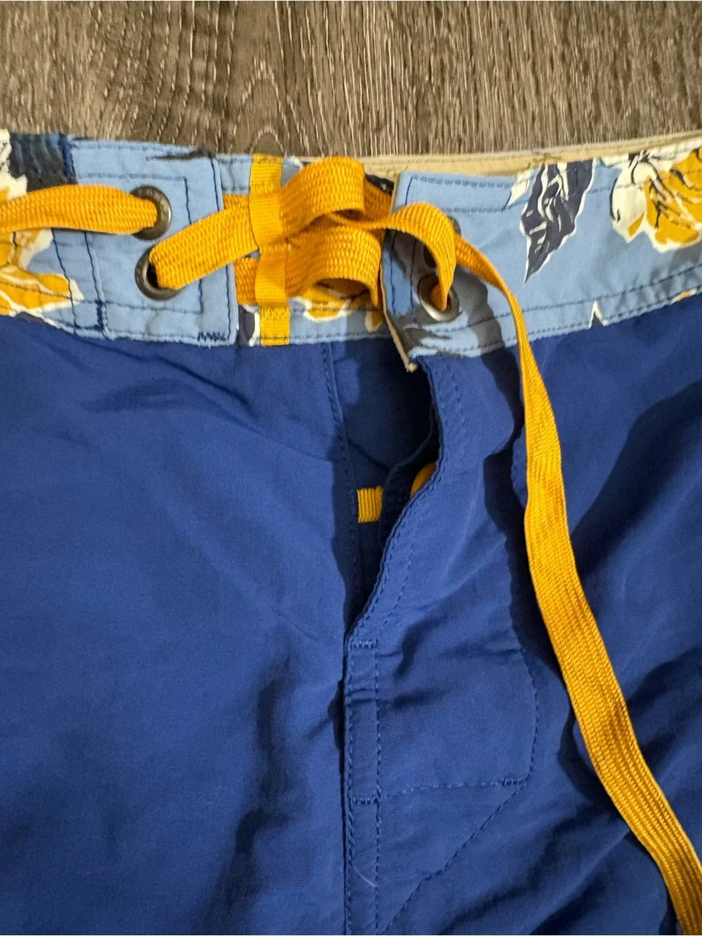 Patagonia Men’s Size 34 Wavefarer Boardshorts Blue Patch Pocket Swim Beach Pool